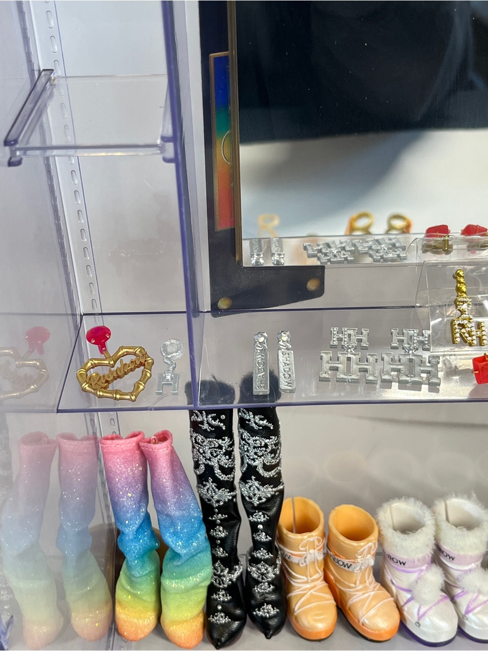 Rainbow High Doll Closet + 26 Pair of Shoes Boots Earrings Deluxe Fashion Lot - Picture 15 of 16
